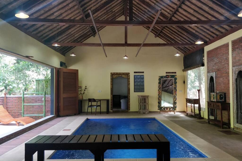 אמד Villa King: Unique Villa With Indoor Swimming Pool מראה חיצוני תמונה