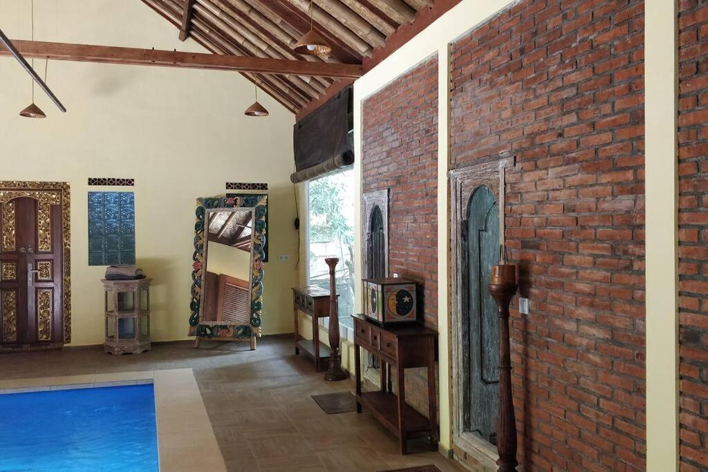 אמד Villa King: Unique Villa With Indoor Swimming Pool מראה חיצוני תמונה