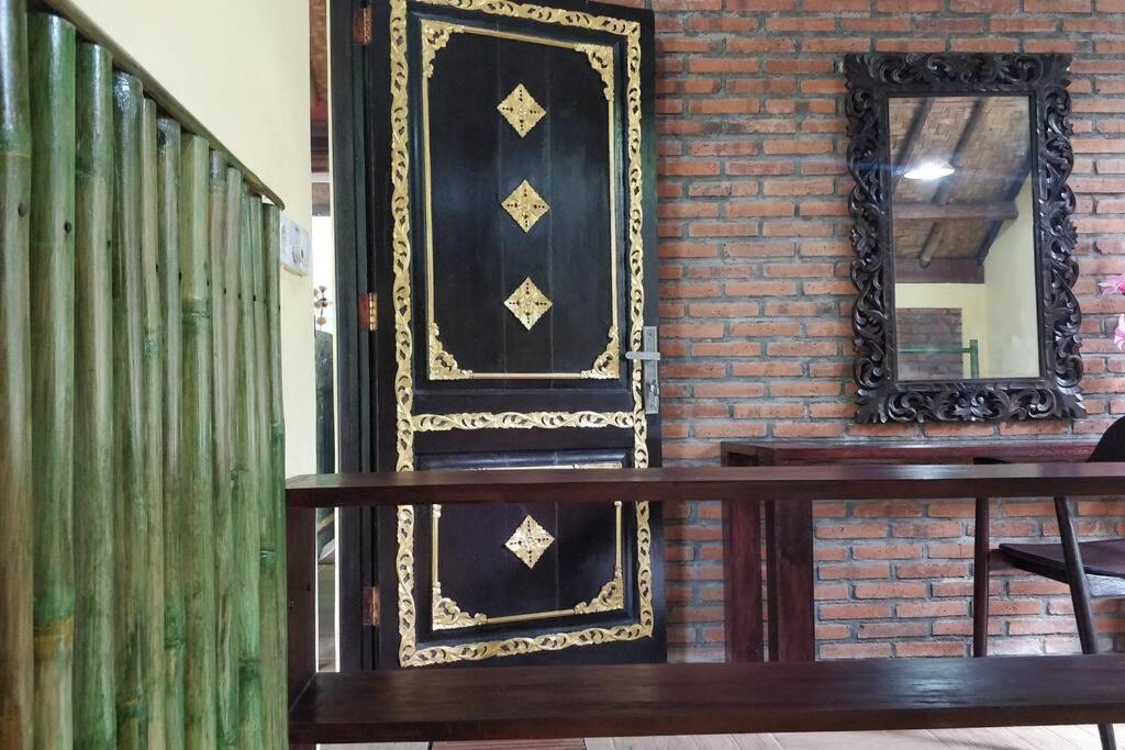 אמד Villa King: Unique Villa With Indoor Swimming Pool מראה חיצוני תמונה