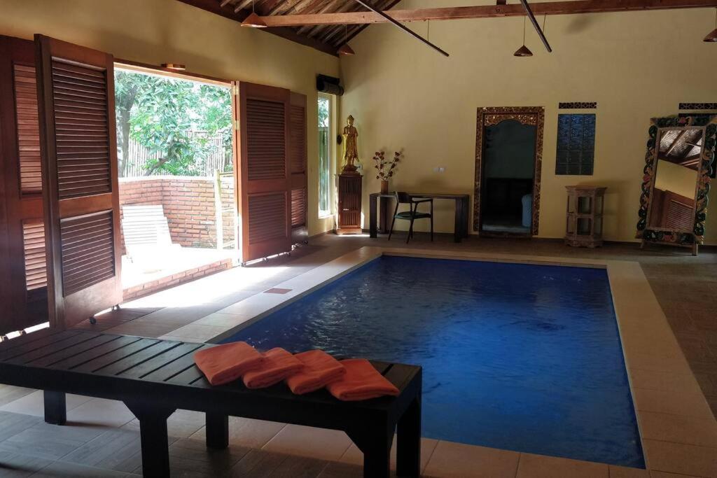 אמד Villa King: Unique Villa With Indoor Swimming Pool מראה חיצוני תמונה