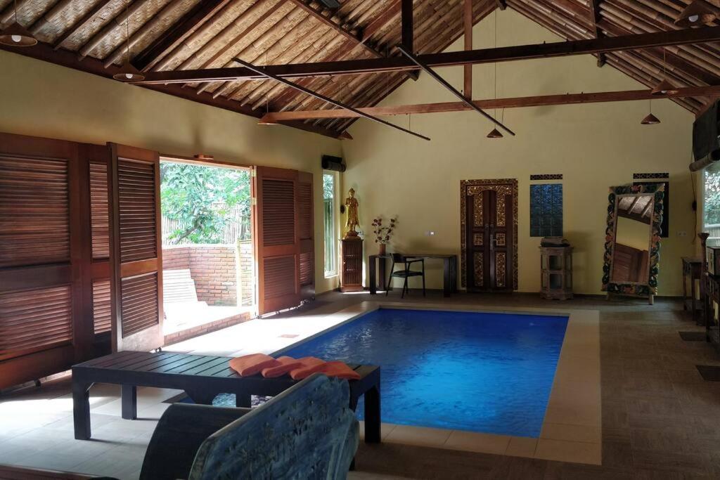 אמד Villa King: Unique Villa With Indoor Swimming Pool מראה חיצוני תמונה