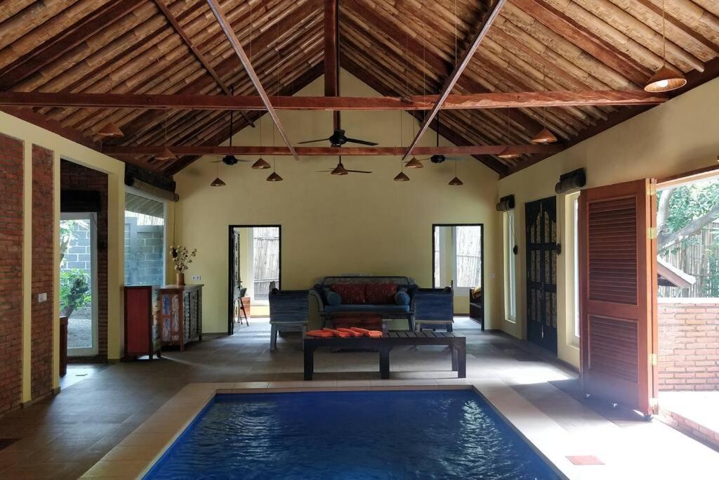 אמד Villa King: Unique Villa With Indoor Swimming Pool מראה חיצוני תמונה
