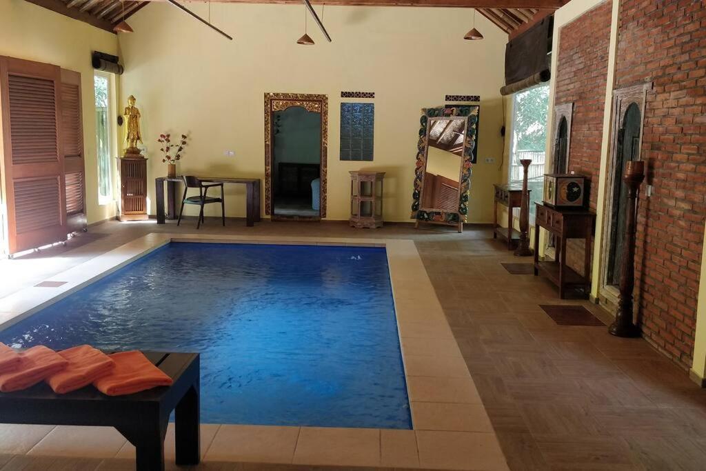 אמד Villa King: Unique Villa With Indoor Swimming Pool מראה חיצוני תמונה
